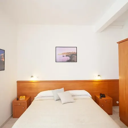 Viola Hotel 2*