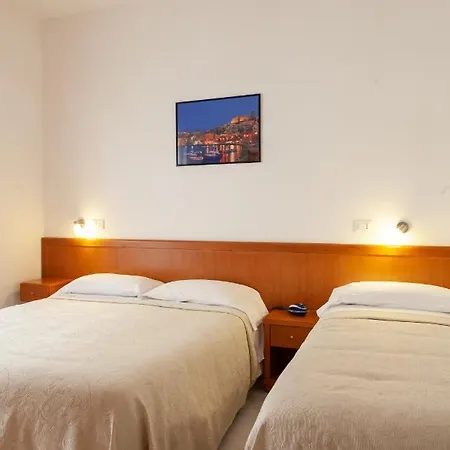 Viola Hotel 2*