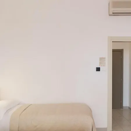 紫罗兰酒店 2* 加埃塔